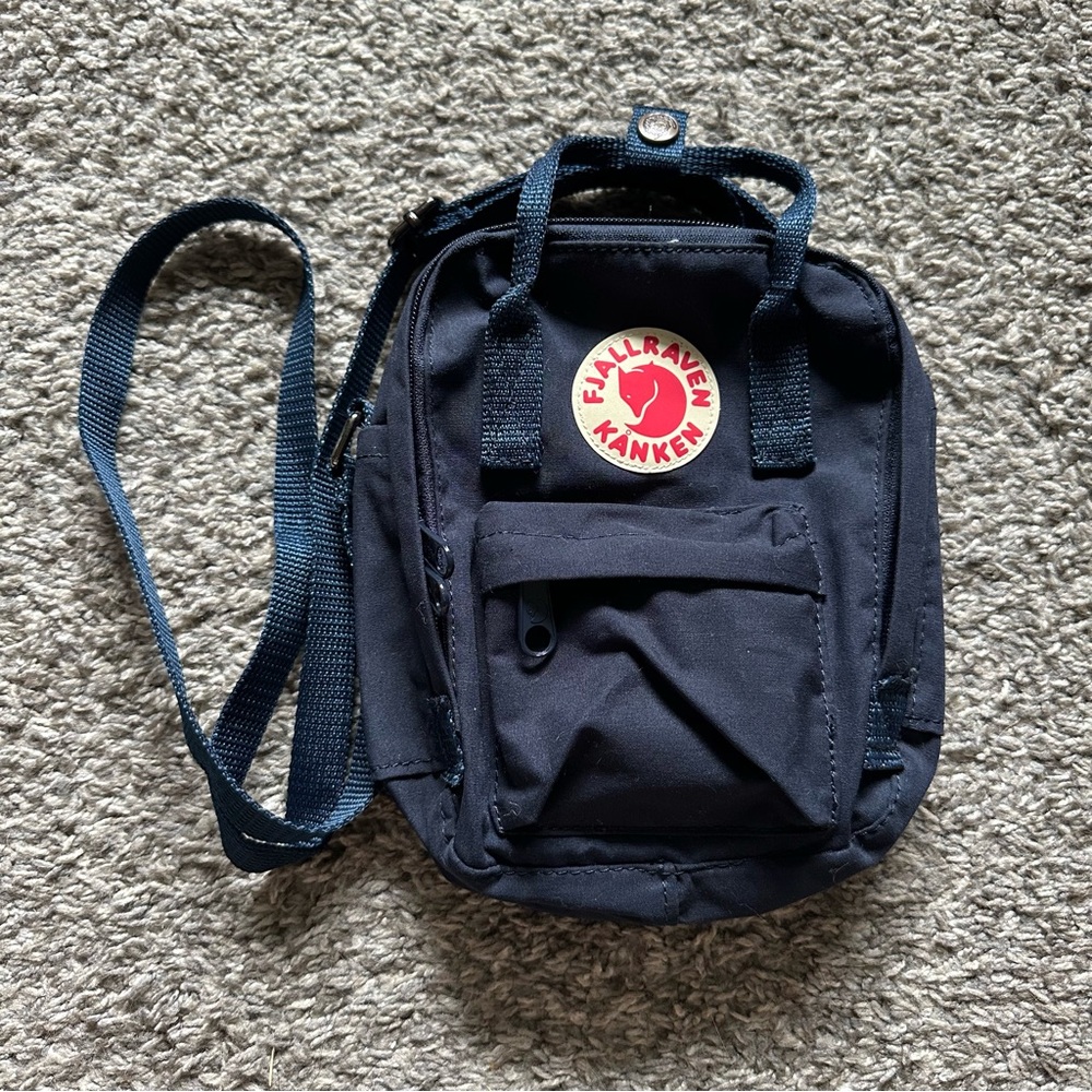 Fjallraven kanken crossbody bag